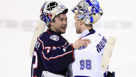 17 апреля. Коламбус. "Коламбус" - "Тампа" - 7:3. Сергей Бобровский и Андрей Василевский после окончания серии.