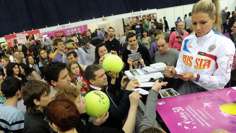 10 февраля 2013 года. Очередь за автографами Марии Кириленко. Фото Никита Успенский 10 февраля 2013 года. Очередь за автографами Марии Кириленко. Фото Никита Успенский