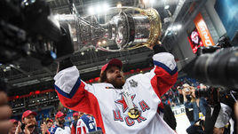 19 апреля. Балашиха. "Авангард" - ЦСКА - 2:3 ОТ. MVP плей-офф Илья Сорокин с Кубком Гагарина.