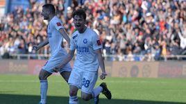 20 апреля. "Оренбург" - "Ростов" - 3:0. Артем Галаджан празднует забитый мяч.