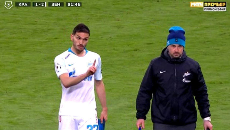 Оздоев уходит на замену. Оздоев уходит на замену.