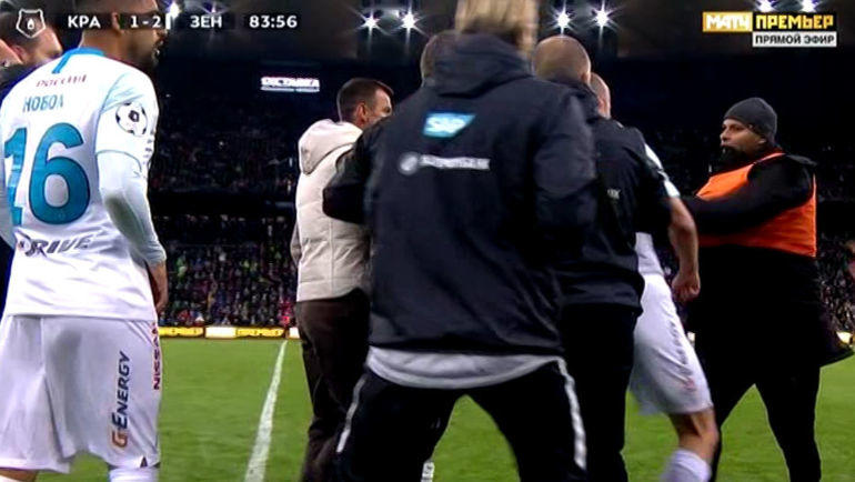 Потасовка у скамеек команд. Потасовка у скамеек команд.