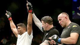 Алистар Оверим победил Александра Олейника.