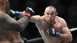 Алистар Оверим победил Алексея Олейника.