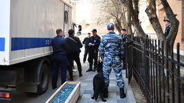 22 апреля. Москва. Автозак, в котором подсудимые Александр и Кирилл Кокорины, Павел Мамаев и Александр Протасовицкий прибыли в Пресненский суд.