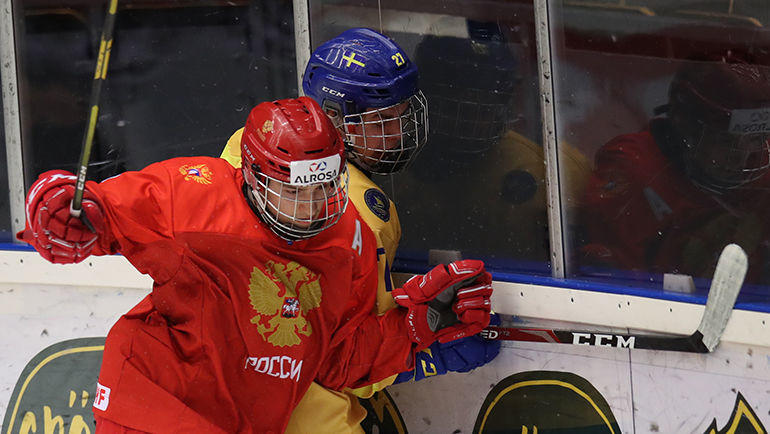 23 апреля. Швеция. Эрншельдсвик. Россия U-18 – Швеция U-18 – 0:3. Игровой эпизод. Фото ФХР 23 апреля. Швеция. Эрншельдсвик. Россия U-18 – Швеция U-18 – 0:3. Игровой эпизод. Фото ФХР