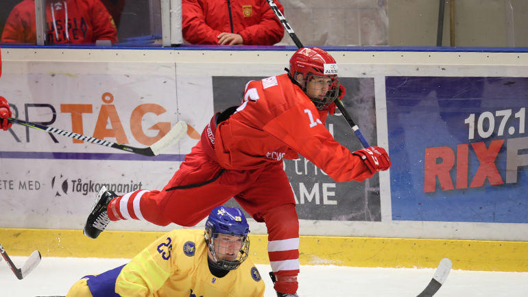 23 апреля. Швеция. Эрншельдсвик. Россия U-18 – Швеция U-18 – 0:3. Игровой эпизод. Фото ФХР 23 апреля. Швеция. Эрншельдсвик. Россия U-18 – Швеция U-18 – 0:3. Игровой эпизод. Фото ФХР