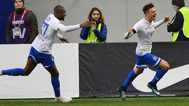 21 октября 2018 года. Москва. "Динамо" - "Зенит" - 1:0. Федор Черных и Самба Соу празднуют забитый мяч.