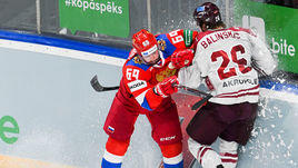 24 апреля. Рига. Латвия - Россия - 2:4. Александр Бурмистров проводит силовой прием.