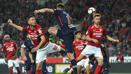 21 апреля. Москва. "Спартак" - "Енисей" - 2:0. Александр Ташаев (слева) у ворот соперника.