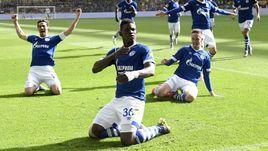 В Санчо кинули зажигалку, "Шальке" выкинул Дортмунд из чемпионской гонки