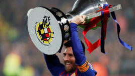 27 апреля. Барселона. "Барселона" - "Леванте" - 1:0. Лионель Месси в этот вечер поднимал не только чемпионский кубок...