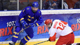 28 апреля. Эрншельдсвик. Швеция - Россия - 4:3 ОТ. Тахир Мингачев (справа) против Альберта Лукасена.