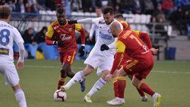 29 апреля. Оренбург. "Оренбург" - "Арсенал" - 1:1. Алексей Сутормин во время атаки своей команды.