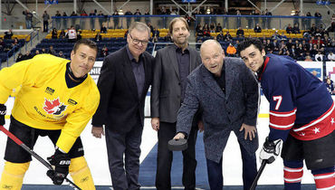 Келли Сербу (слева).