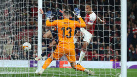 2 мая. Лондон. "Арсенал" - "Валенсия" - 3:1. 90+1-я минута. Пьер-Эмерик Обамеянг забивает третий гол "канониров".