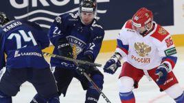 4 мая. Брно. Россия - Финляндия - 1:3. Никита Кучеров в борьбе с игроками сборной Финляндии.