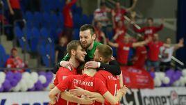 "Запад" пересекается с "Востоком"