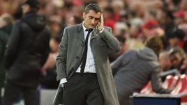 7 мая. Ливерпуль. "Ливерпуль" - "Барселона" - 4:0. Эрнесто Вальверде. Наставник испанцев задумался после пропущенного гола команды.