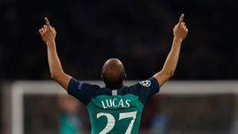 8 мая. Амстердам. "Аякс" - "Тоттенхэм" - 2:3. Лукас Моура празднует второй гол.