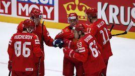 10 мая. Братислава. Россия - Норвегия - 5:2. Россияне празднуют шайбу Никиты Кучерова (№ 86).