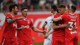 10 мая. Москва. "Локомотив" - "Рубин" - 4:0. 3-я минута. Хозяева празднуют первый гол.