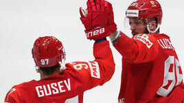 10 мая. Братислава. Россия - Норвегия - 5:2. Никита Гусев (слева) и Никита Кучеров.