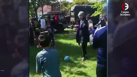 Тереза Мэй сыграла в футбол