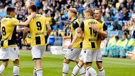 У Слуцкого место в плей-офф, у Караваева – два голевых паса. "Витесс" разгромил "Де Графсхап"