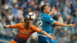 12 мая. Санкт-Петербург. "Зенит" - ЦСКА - 3:1. Армеец Виктор Васин (слева) и зенитовец Артем Дзюба.