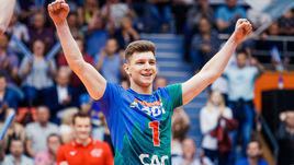 Он не пробовал алкоголь, кувыркается на площадке и попал в сборную, не будучи мастером спорта