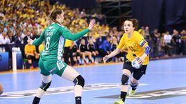 Анна Вяхирева (справа).