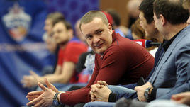 26 февраля 2017 года. Москва. ЦСКА - "УНИКС" - 92:88. Андрей Ватутин на трибуне во время матча.