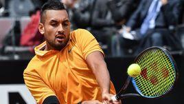 Оскорбления, мат и метание стула. Кирьос устроил страшный скандал