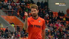 Защитник "Урала" Стефан Страндберг был удален с поля на 66-й минуте матча 29-го тура чемпионата России против "Локомотива".