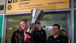 20 мая. Шереметьево. Баскетболисты ЦСКА с главным трофеем Евролиги.