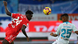 Эдер (слева) и Вильмар Барриос: каким будет ограничение на использование легионеров через сезон?