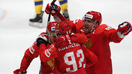 21 мая. Братислава. Швеция - Россия - 4:7. Кирилл Капризов, Евгений Кузнецов и Александр Овечкин (слева направо) празднуют заброшенную шайбу.