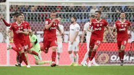 22 мая. Самара. "Локомотив" - "Урал" - 1:0. Дмитрий Баринов (второй слева) празднует забитый мяч.