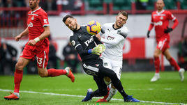 "Локомотив" и "Краснодар" претендуют на второе место в чемпионате России.