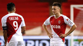 21 сентября 2018 года. Монако. "Монако" - "Ним" - 1:1. Радамель Фалькао и Александр Головин перед исполнением штрафного.