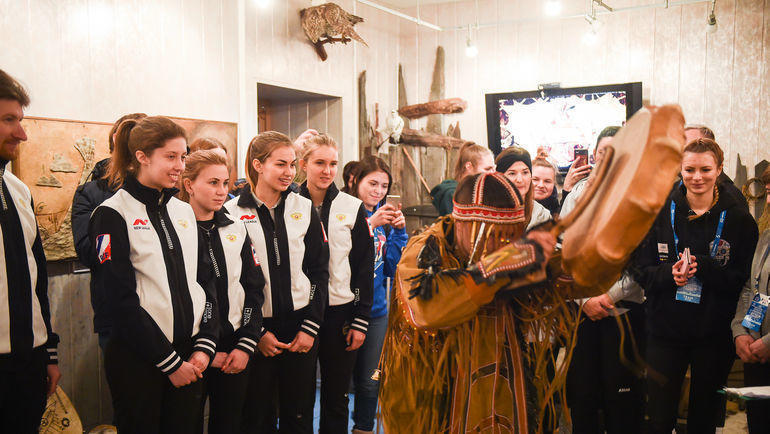 Посвящение керлингисток в таймырцы. Посвящение керлингисток в таймырцы.