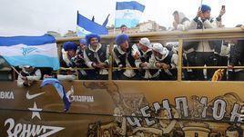 26 мая. Санкт-Петербург. Золотой автобус на чемпионском параде "Зенита".