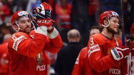 25 мая. Братислава. Россия - Чехия - 3:2 Б. Александр Овечкин (слева) и Сергей Андронов.