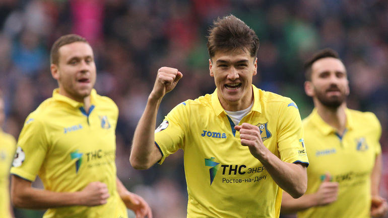 Элдор Шомуродов (в центре). Фото Виталий Тимкив Элдор Шомуродов (в центре). Фото Виталий Тимкив