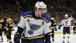 27 мая. Бостон. "Бостон" – "Сент-Луис" – 4:2. Владимир Тарасенко радуется заброшенной шайбе.