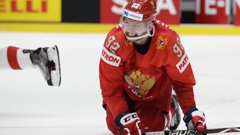 26 мая. Братислава. Россия - Чехия - 3:2 Б. Боль Евгения Кузнецова после столкновения в матче за бронзу. Фото REUTERS 26 мая. Братислава. Россия - Чехия - 3:2 Б. Боль Евгения Кузнецова после столкновения в матче за бронзу. Фото REUTERS