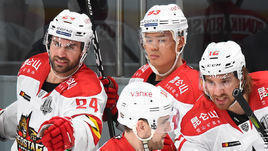 Хоккеисты "Куньлуня".