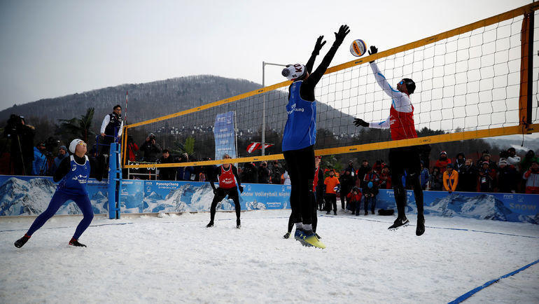 Сууровый снежный волейбол. Фото AFP Сууровый снежный волейбол. Фото AFP