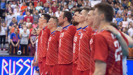 2 июня. Нови-Сад. Россия – Сербия – 3:2. Российские волейболисты перед началом встречи с сербами.